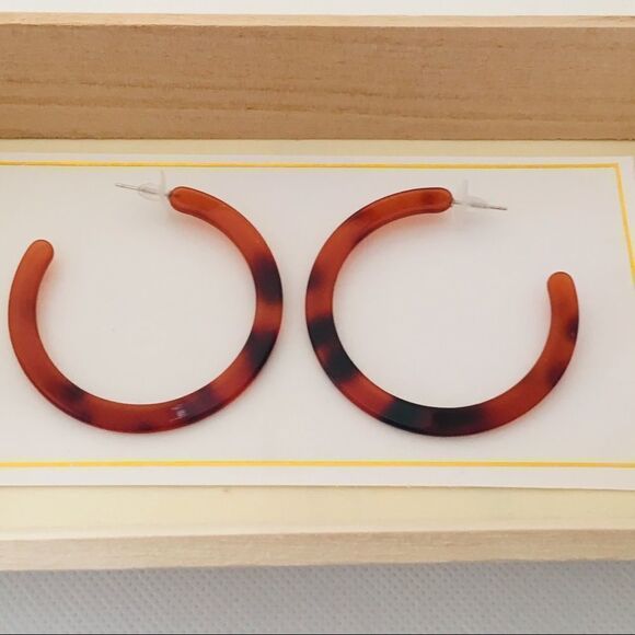 Tortoiseshell Acetate Lightweight Hoop Earrings NWT - Picture 3 of 7